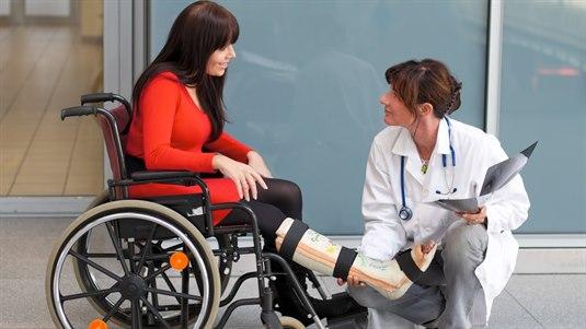 beinbrudd, lege,rullestol.jpg