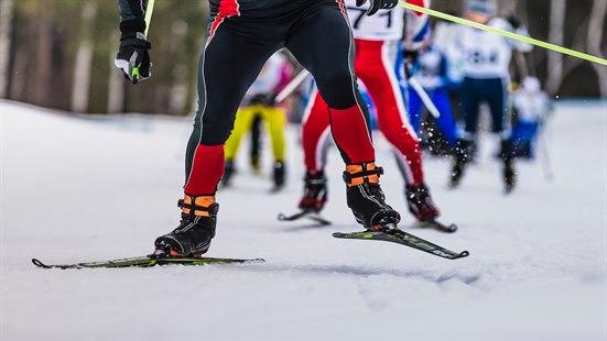 Skiløpere i skøytestil.