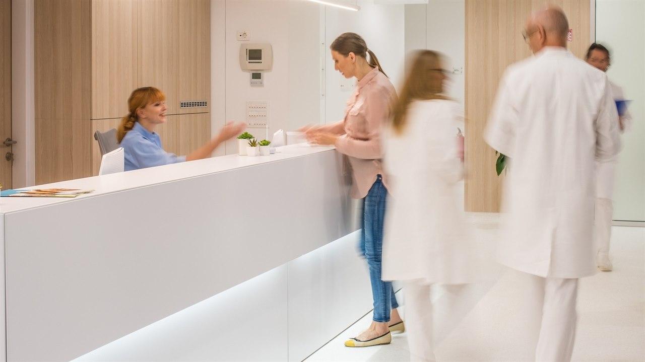 Illustrasjonsfoto av resepsjon i et helselokale