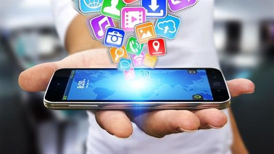 Iphone med mange apper som strømmer ut fra telefonen.