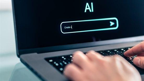 Illustrasjonsfoto: Dataskjerm som viser et åpent felt for å skrive inn en AI-prompt.