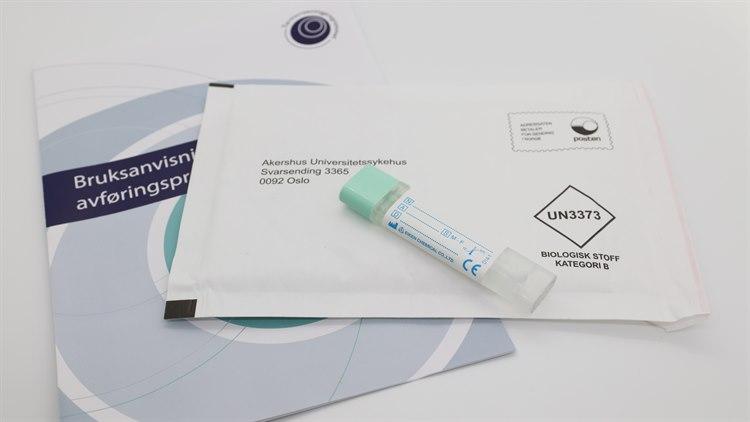 Foto av prøvesett til tarmkreftscreening.