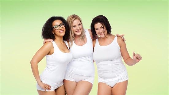 Illustrasjonsfoto: Tre glade damer i singlett og underbukse
