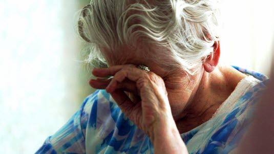 eldre dame, syk, trist.jpg