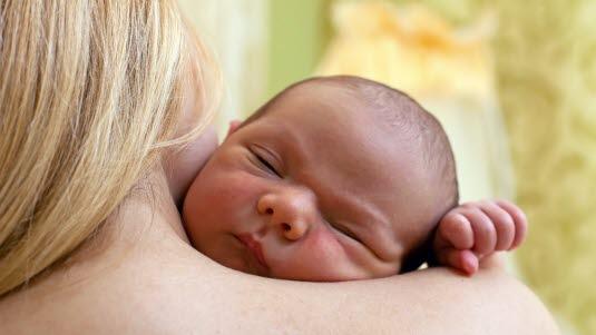 Nyfødt med mor