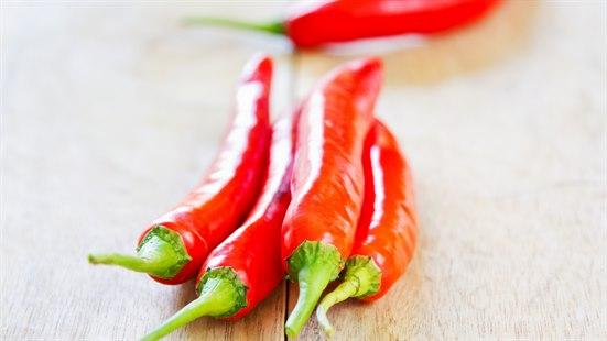 Fem røde chili