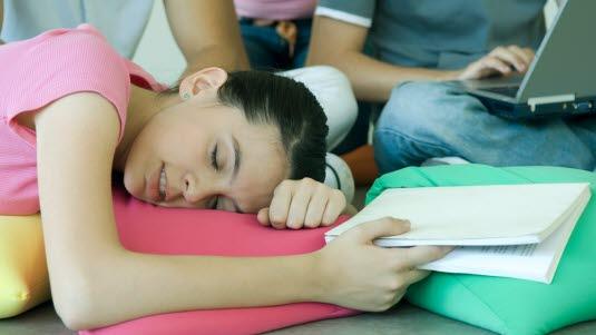 trøtt, sliten, tenåring, jente.jpg